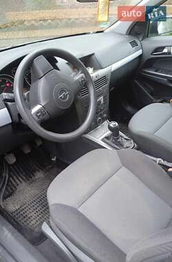 Універсал Opel Astra 2005 в Чернівцях