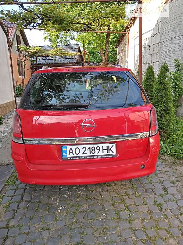 Универсал Opel Astra 2005 в Хусте