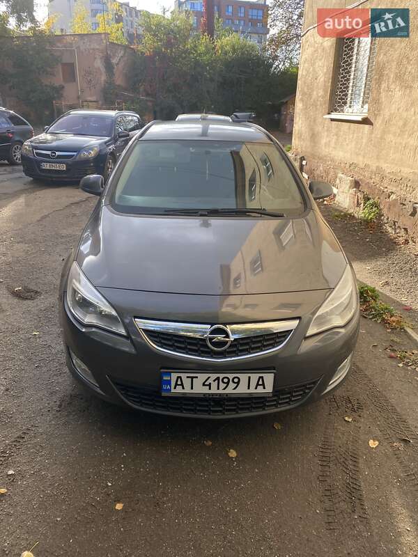 Opel Astra 2012