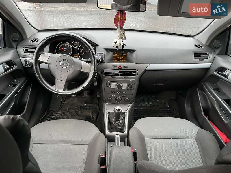 Универсал Opel Astra 2005 в Мукачево