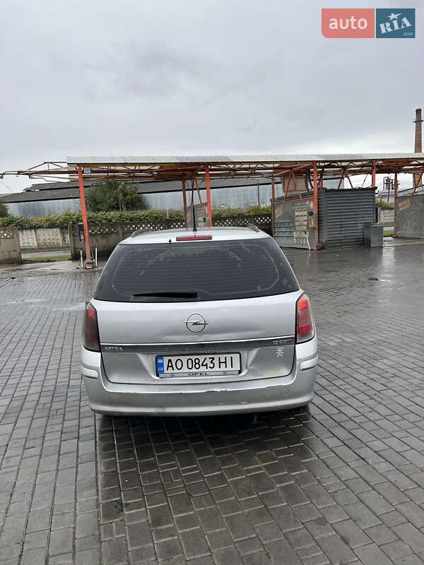 Универсал Opel Astra 2005 в Мукачево