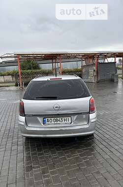 Универсал Opel Astra 2005 в Мукачево
