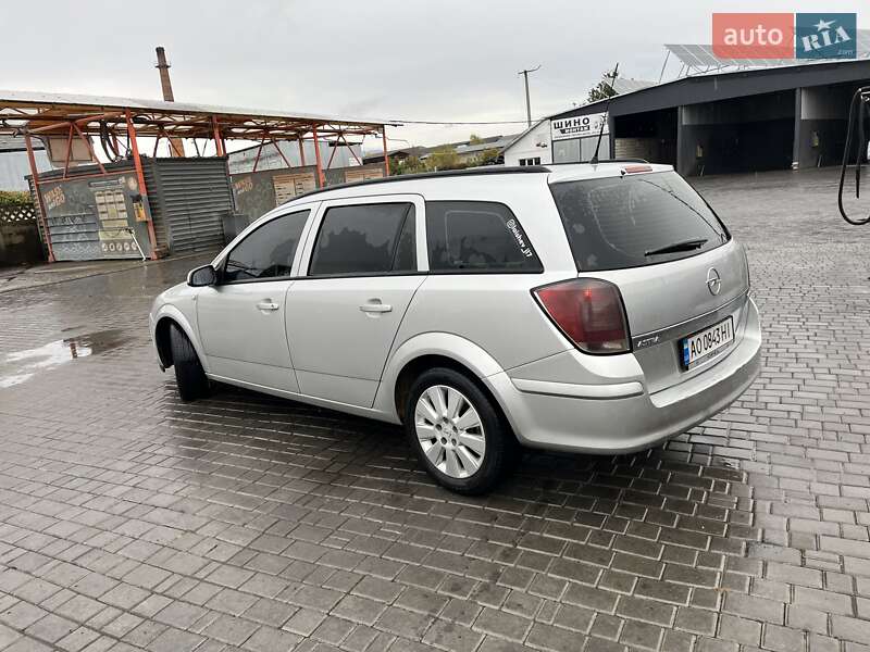 Универсал Opel Astra 2005 в Мукачево
