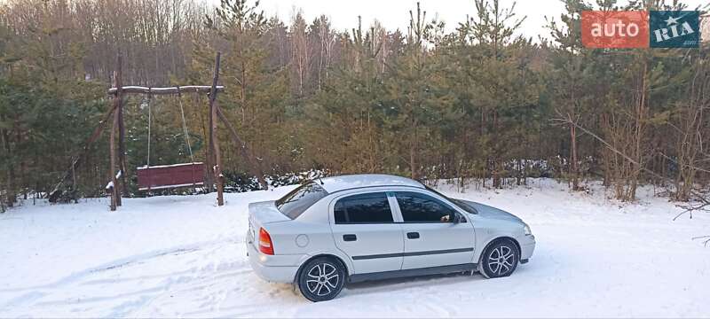 Седан Opel Astra 2004 в Подволочиске