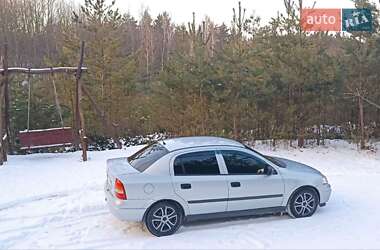 Седан Opel Astra 2004 в Подволочиске