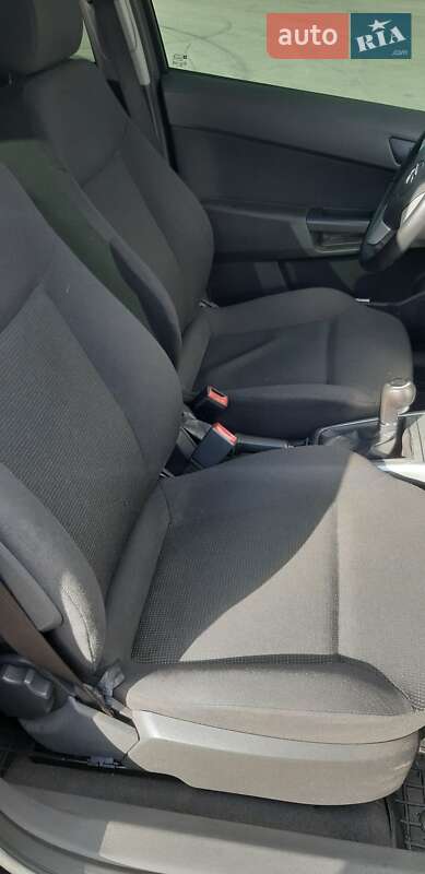 Хетчбек Opel Astra 2009 в Дніпрі