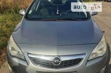 Универсал Opel Astra 2011 в Полтаве