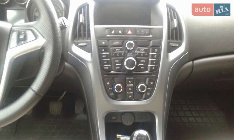 Универсал Opel Astra 2014 в Золочеве