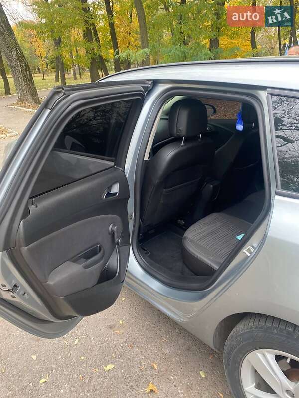 Универсал Opel Astra 2014 в Покровске