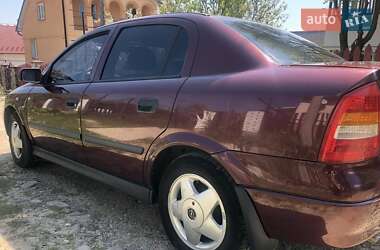 Седан Opel Astra 2006 в Долині