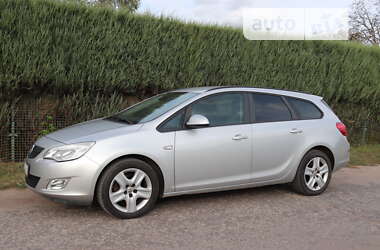 Универсал Opel Astra 2011 в Нововолынске