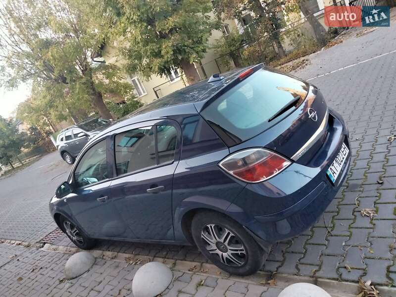 Хэтчбек Opel Astra 2012 в Ивано-Франковске
