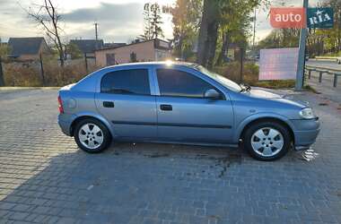 Хэтчбек Opel Astra 2003 в 