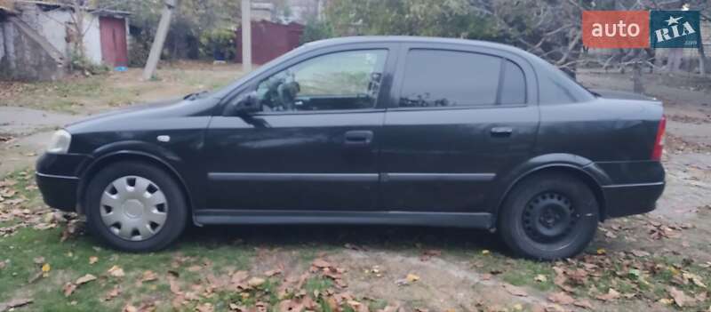 Седан Opel Astra 2006 в Вознесенске