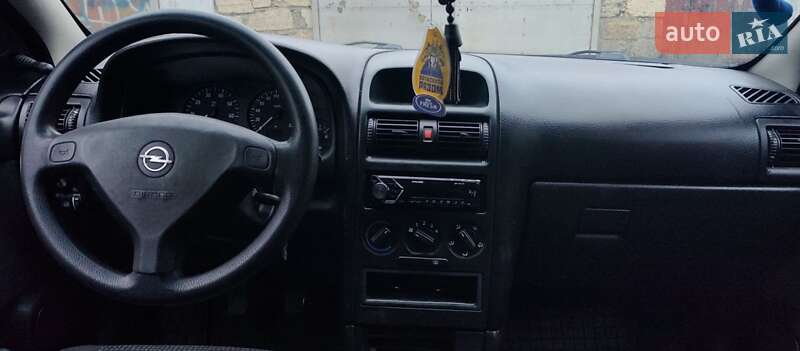 Седан Opel Astra 2006 в Вознесенске