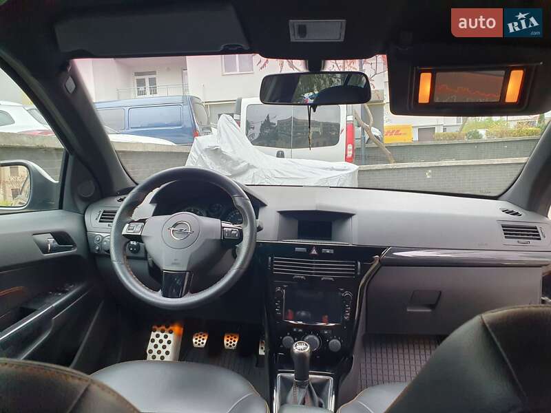 Хэтчбек Opel Astra 2011 в Ивано-Франковске