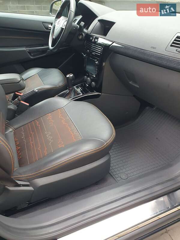 Хэтчбек Opel Astra 2011 в Ивано-Франковске