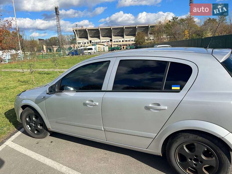 Хетчбек Opel Astra 2005 в Івано-Франківську