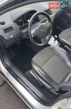 Хетчбек Opel Astra 2004 в Мукачевому