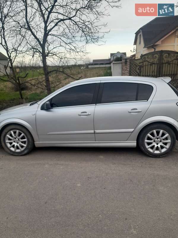 Хэтчбек Opel Astra 2004 в Мукачево