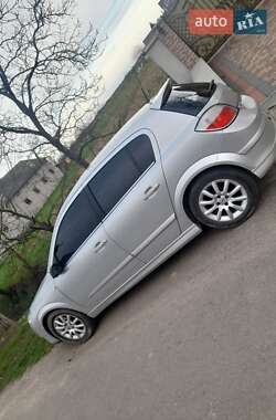 Хетчбек Opel Astra 2004 в Мукачевому