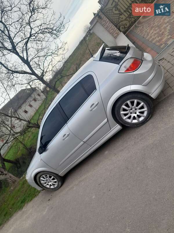 Хэтчбек Opel Astra 2004 в Мукачево