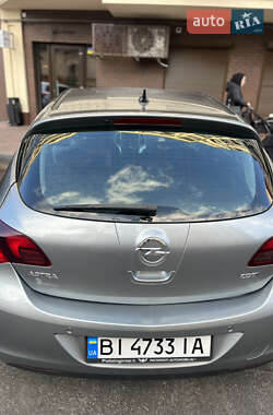 Хэтчбек Opel Astra 2011 в 