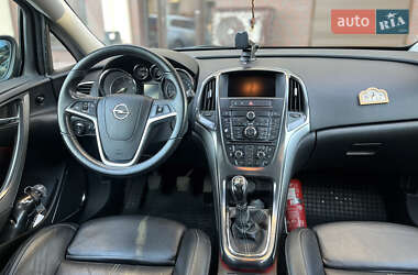 Хэтчбек Opel Astra 2011 в 