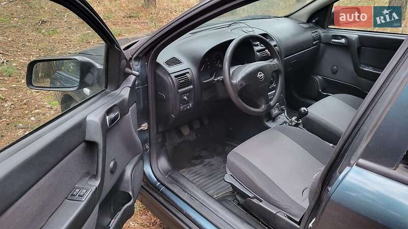 Седан Opel Astra 2004 в Переяславе