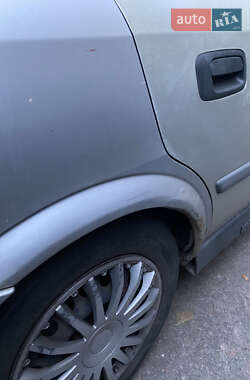 Хэтчбек Opel Astra 2001 в 