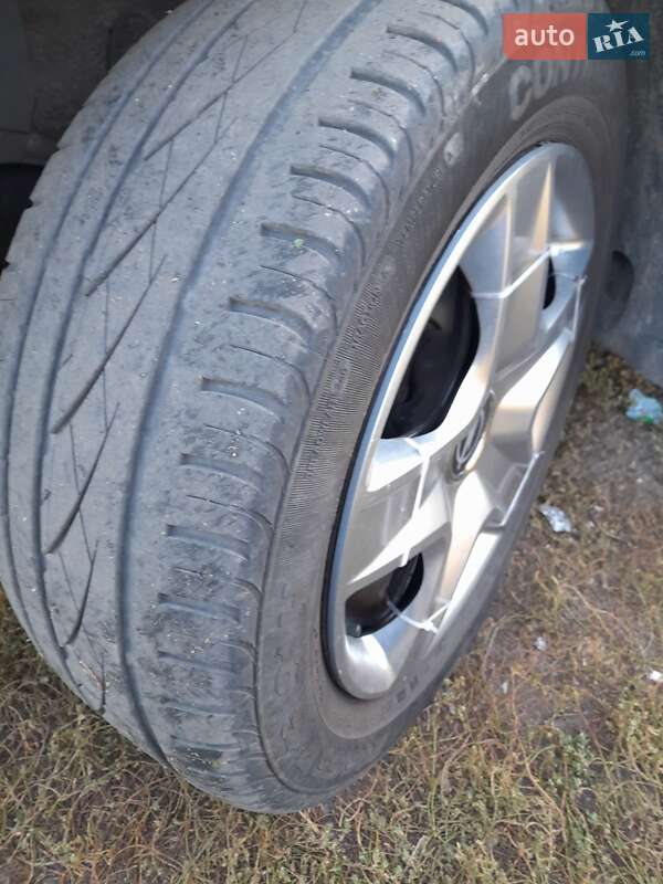 Седан Opel Astra 2013 в Ромнах