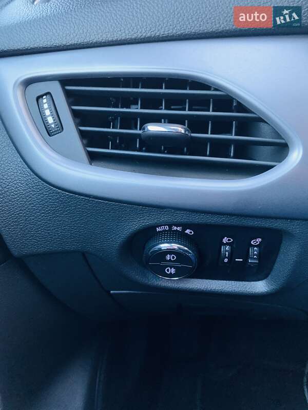 Универсал Opel Astra 2016 в Лопатине