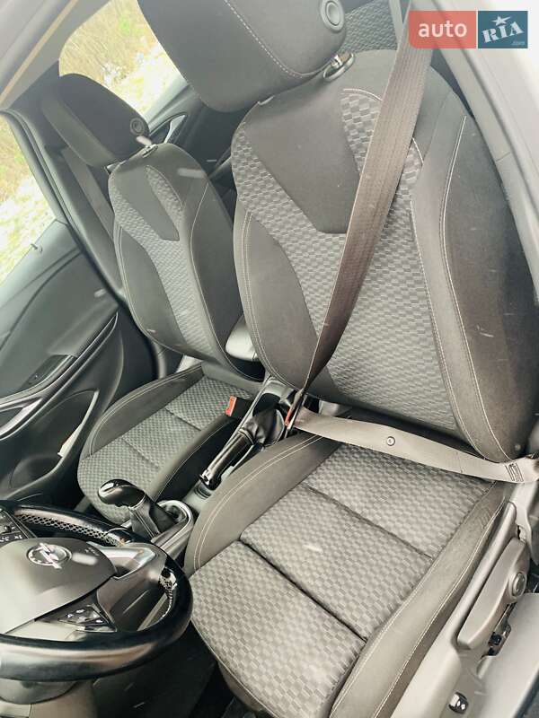 Универсал Opel Astra 2016 в Лопатине