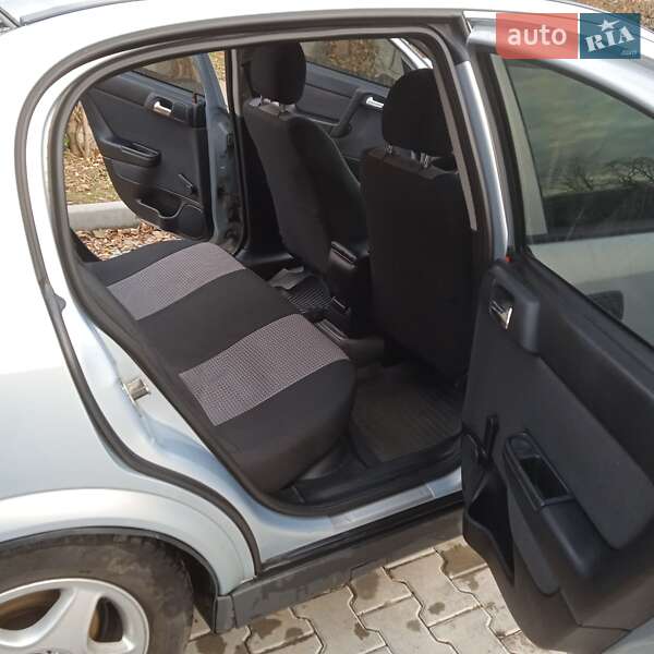 Седан Opel Astra 2004 в Чернівцях
