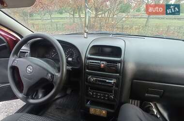 Хэтчбек Opel Astra 2003 в 