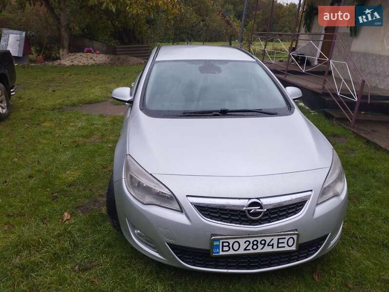 Универсал Opel Astra 2011 в 