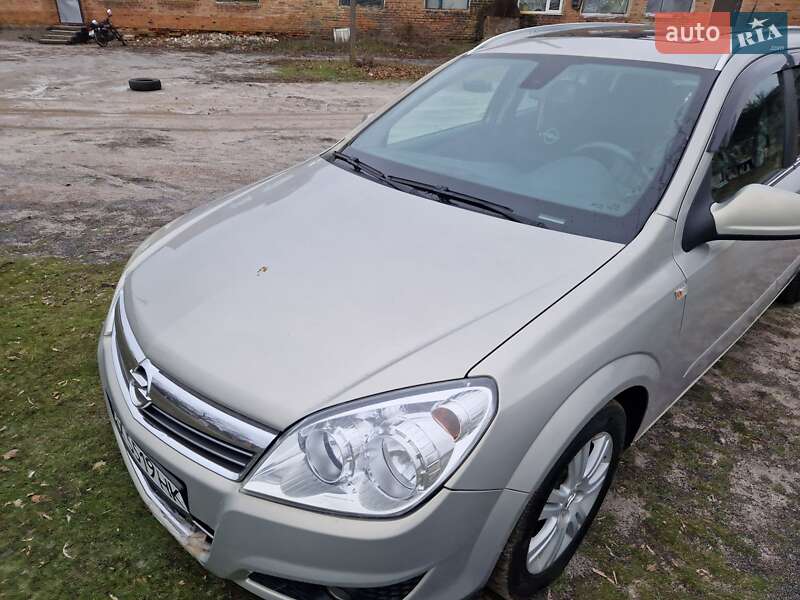 Универсал Opel Astra 2009 в Зачепиловке