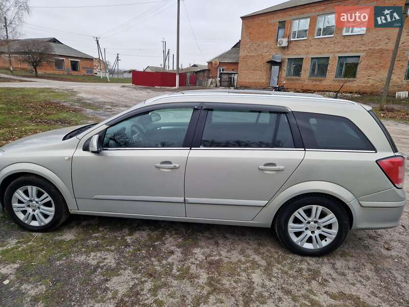 Универсал Opel Astra 2009 в Зачепиловке