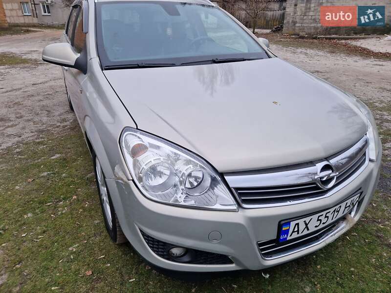 Универсал Opel Astra 2009 в Зачепиловке