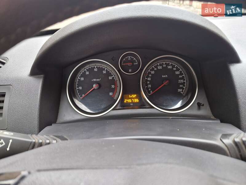 Универсал Opel Astra 2009 в Зачепиловке