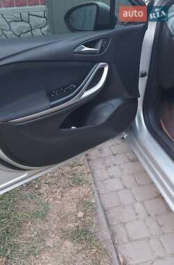 Универсал Opel Astra 2018 в Знаменке