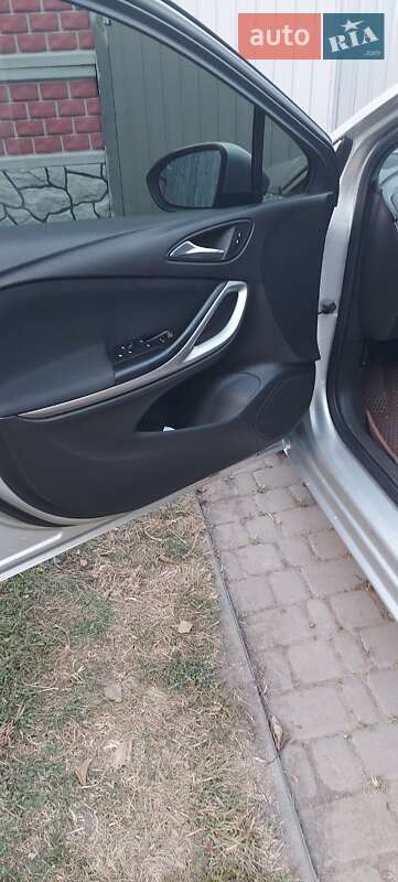 Универсал Opel Astra 2018 в Знаменке