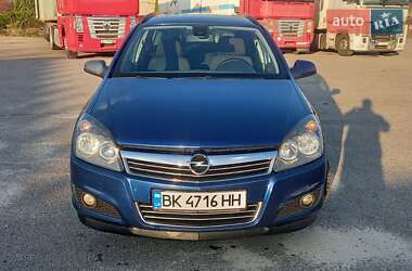 Универсал Opel Astra 2010 в 