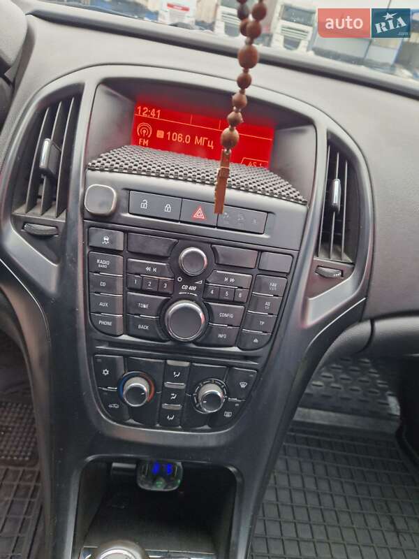 Універсал Opel Astra 2011 в Хмельницькому