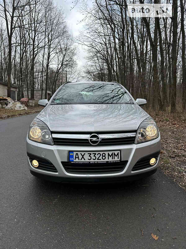 Универсал Opel Astra 2006 в Краснограде