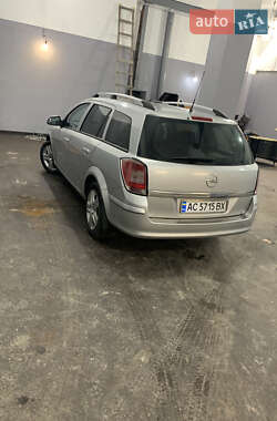 Універсал Opel Astra 2009 в Луцьку