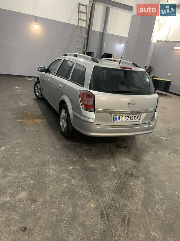 Універсал Opel Astra 2009 в Луцьку