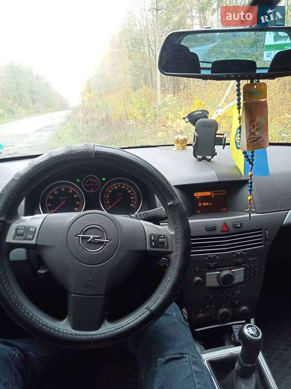 Универсал Opel Astra 2005 в Ровно