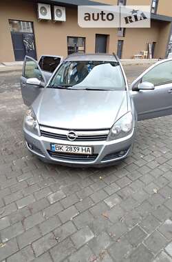 Універсал Opel Astra 2006 в Рівному