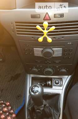 Универсал Opel Astra 2005 в 